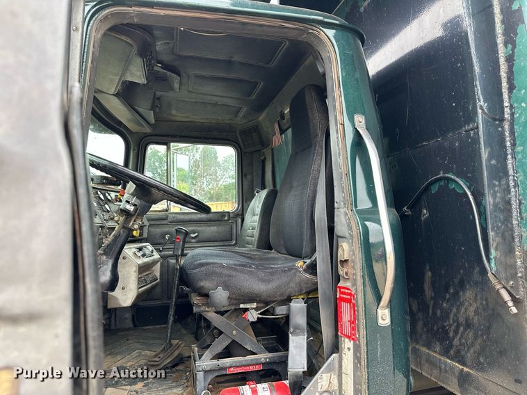 image for item MQ9368 1992 Mack RD688S  dump truck