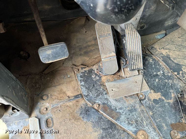 image for item MQ9368 1992 Mack RD688S  dump truck