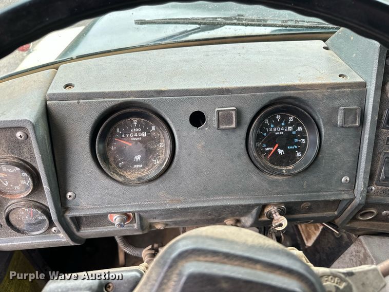 image for item MQ9368 1992 Mack RD688S  dump truck