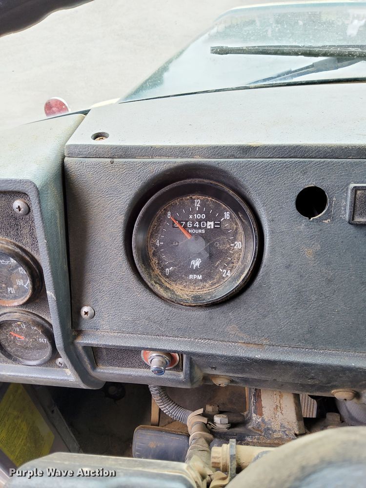 image for item MQ9368 1992 Mack RD688S  dump truck