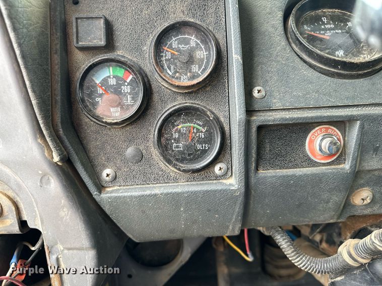 image for item MQ9368 1992 Mack RD688S  dump truck