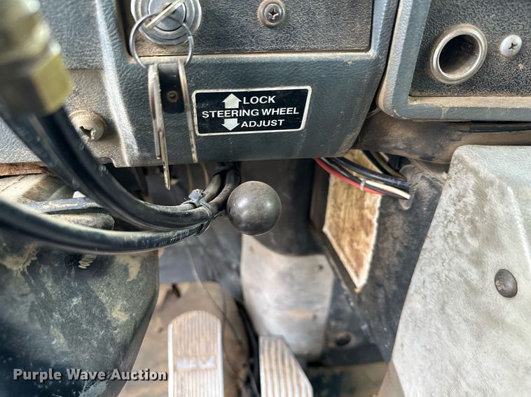 image for item MQ9368 1992 Mack RD688S  dump truck