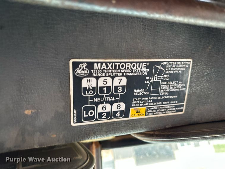 image for item MQ9368 1992 Mack RD688S  dump truck