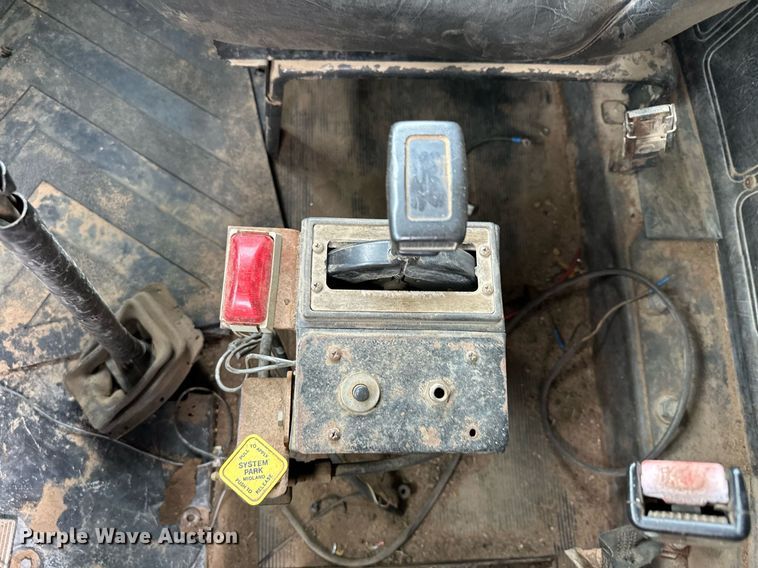 image for item MQ9368 1992 Mack RD688S  dump truck