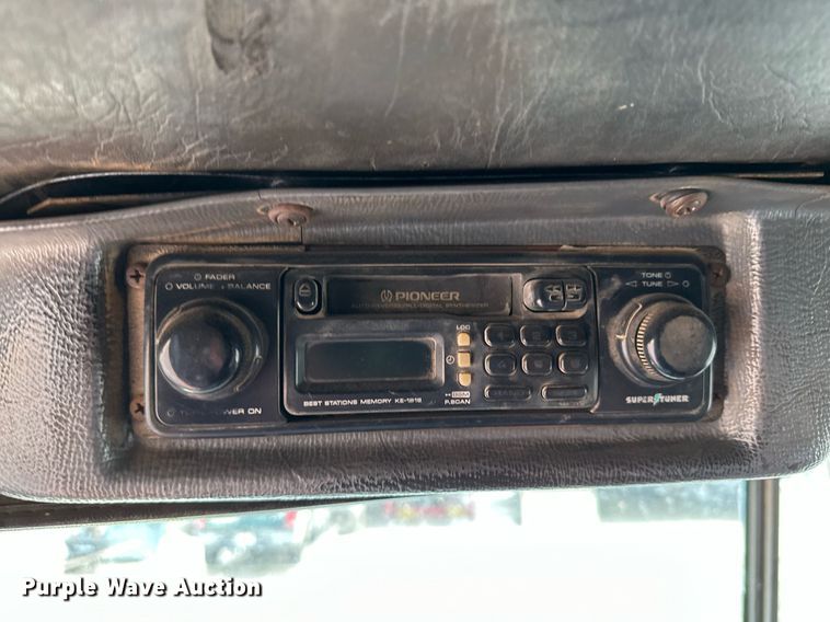 image for item MQ9368 1992 Mack RD688S  dump truck