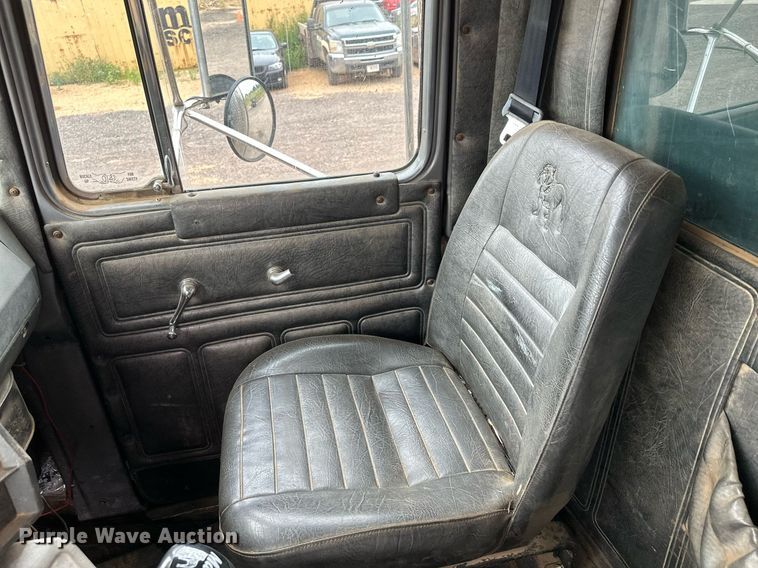 image for item MQ9368 1992 Mack RD688S  dump truck