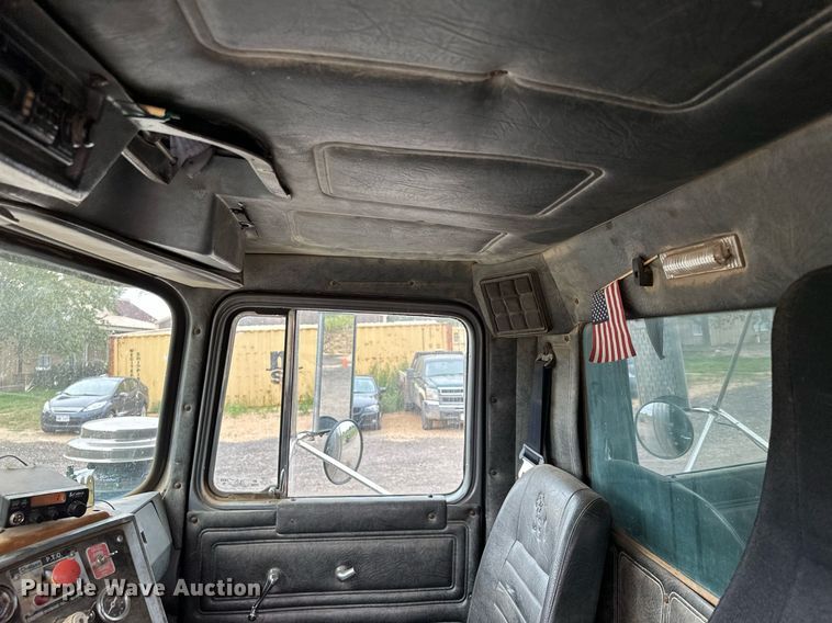 image for item MQ9368 1992 Mack RD688S  dump truck