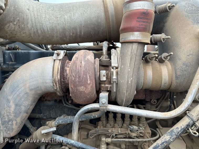 image for item MQ9368 1992 Mack RD688S  dump truck