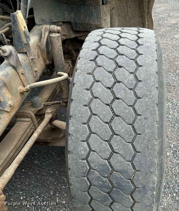 image for item MQ9368 1992 Mack RD688S  dump truck