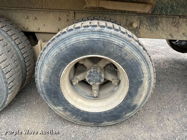 image for item MQ9368 1992 Mack RD688S  dump truck