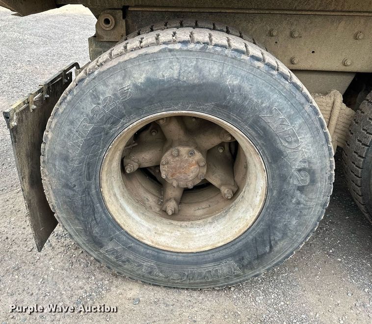 image for item MQ9368 1992 Mack RD688S  dump truck