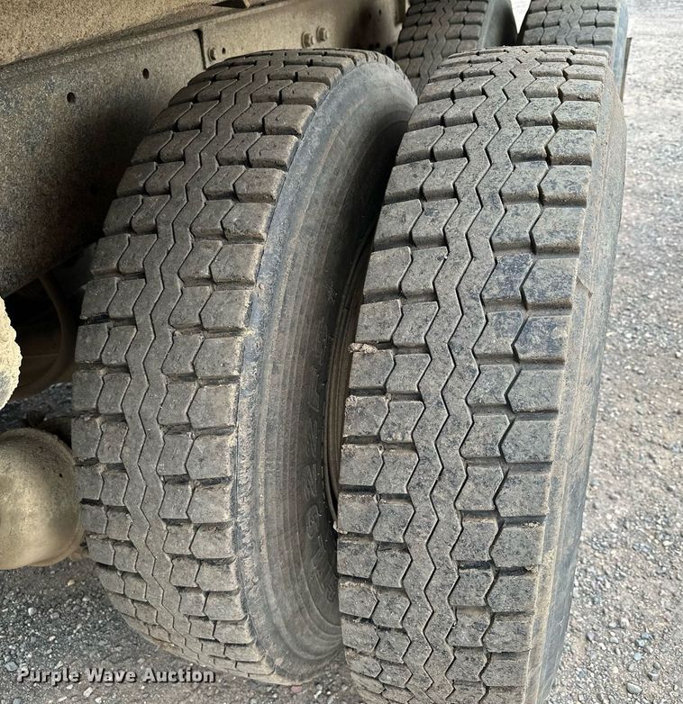 image for item MQ9368 1992 Mack RD688S  dump truck