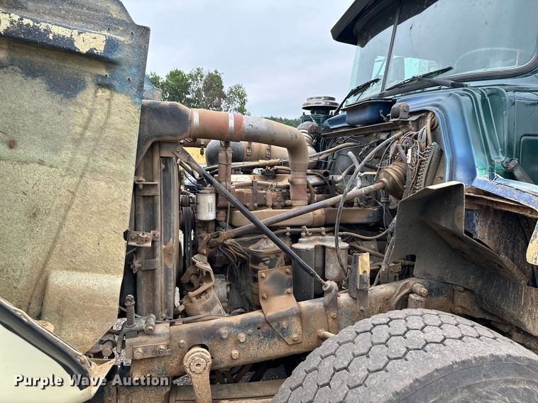 image for item MQ9368 1992 Mack RD688S  dump truck