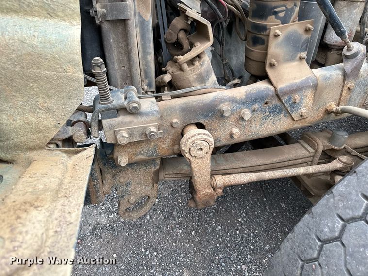 image for item MQ9368 1992 Mack RD688S  dump truck