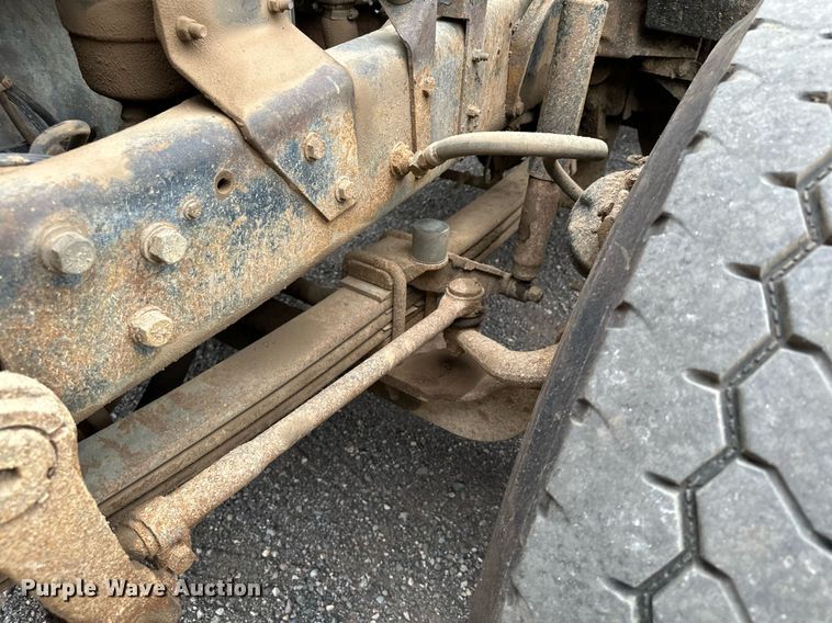 image for item MQ9368 1992 Mack RD688S  dump truck