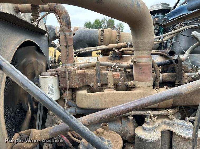 image for item MQ9368 1992 Mack RD688S  dump truck