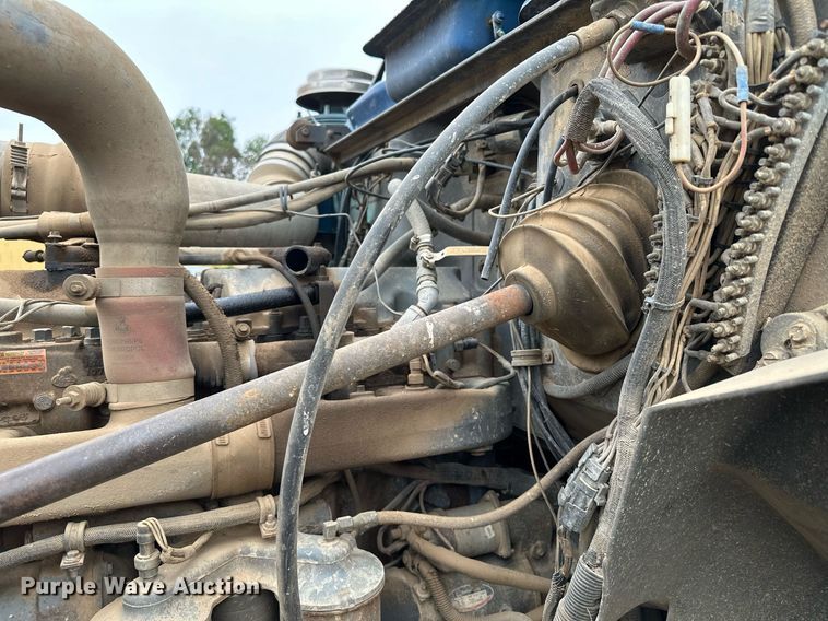 image for item MQ9368 1992 Mack RD688S  dump truck