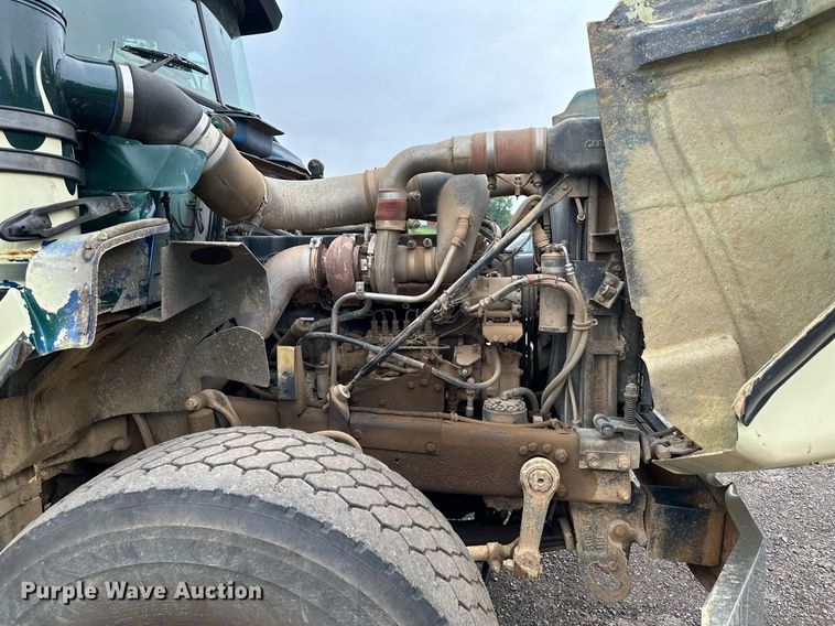 image for item MQ9368 1992 Mack RD688S  dump truck