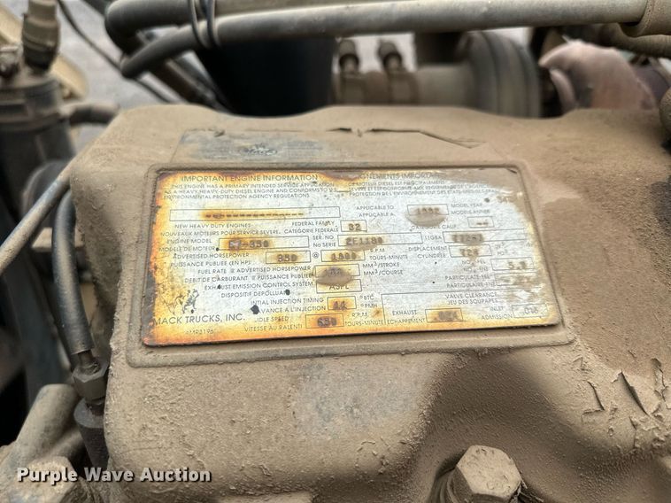 image for item MQ9368 1992 Mack RD688S  dump truck