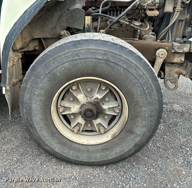 image for item MQ9368 1992 Mack RD688S  dump truck