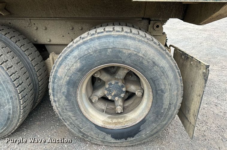 image for item MQ9368 1992 Mack RD688S  dump truck