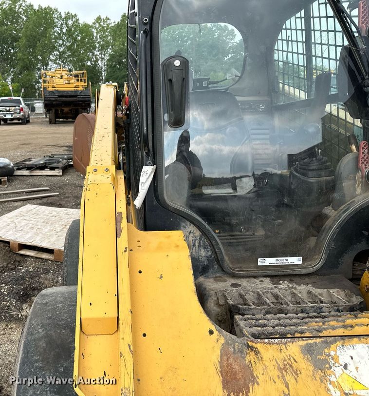 image for item MQ9370 2019 Caterpillar 246D  skid steer loader