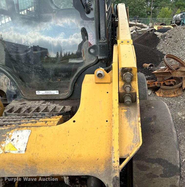 image for item MQ9370 2019 Caterpillar 246D  skid steer loader