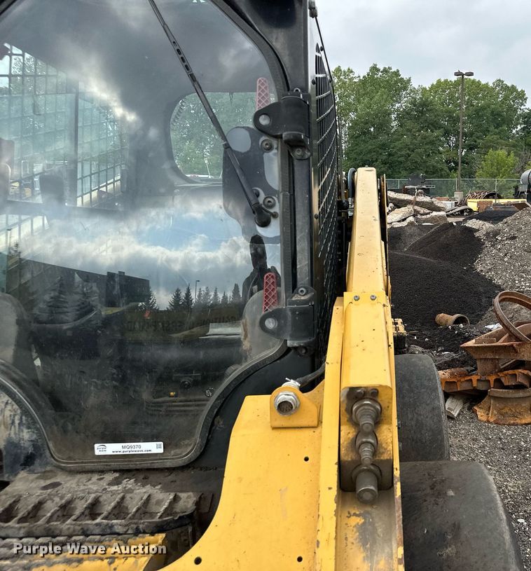 image for item MQ9370 2019 Caterpillar 246D  skid steer loader