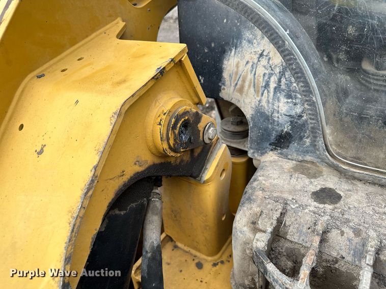 image for item MQ9370 2019 Caterpillar 246D  skid steer loader