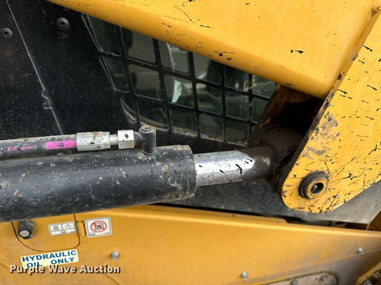 image for item MQ9370 2019 Caterpillar 246D  skid steer loader