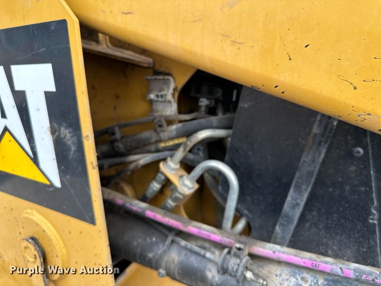 image for item MQ9370 2019 Caterpillar 246D  skid steer loader