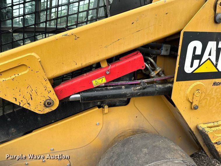 image for item MQ9370 2019 Caterpillar 246D  skid steer loader
