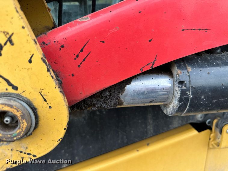 image for item MQ9370 2019 Caterpillar 246D  skid steer loader