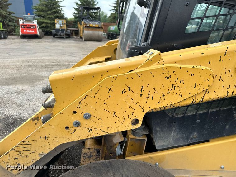 image for item MQ9370 2019 Caterpillar 246D  skid steer loader