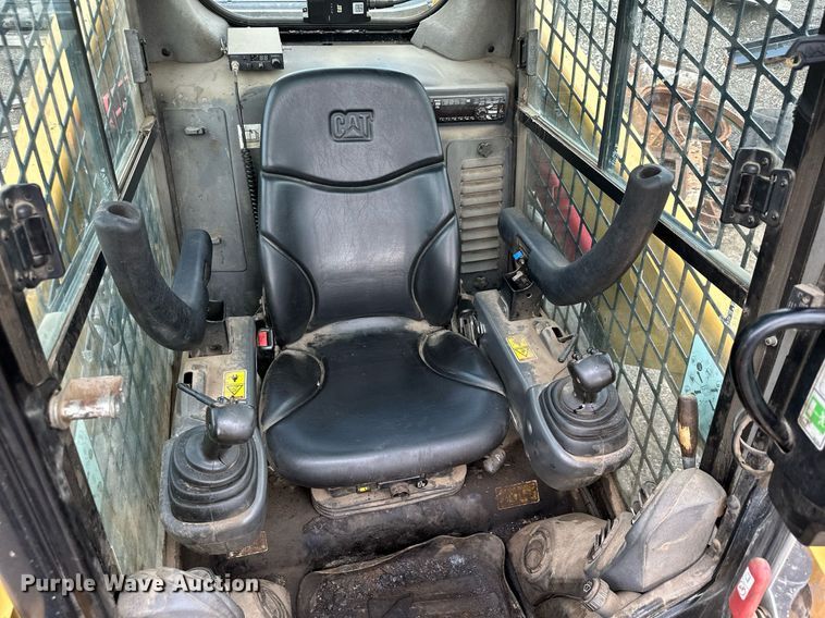 image for item MQ9370 2019 Caterpillar 246D  skid steer loader