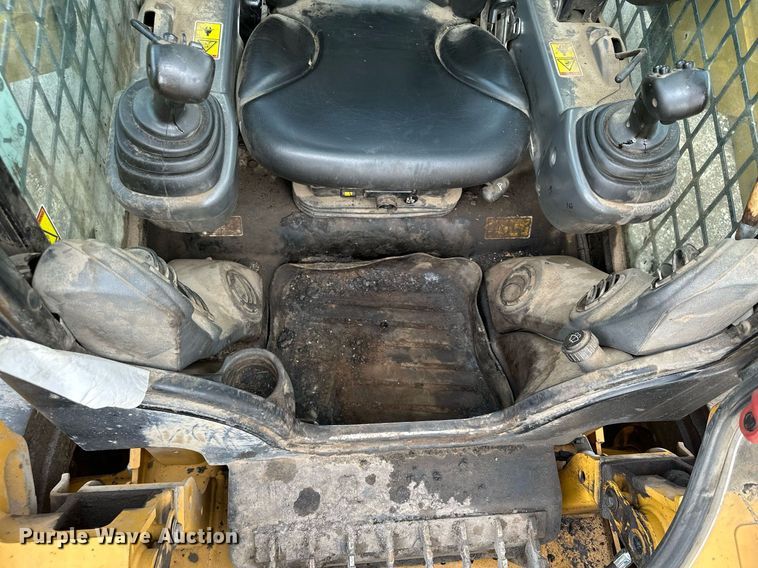 image for item MQ9370 2019 Caterpillar 246D  skid steer loader