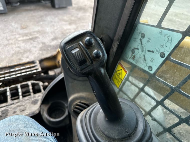 image for item MQ9370 2019 Caterpillar 246D  skid steer loader