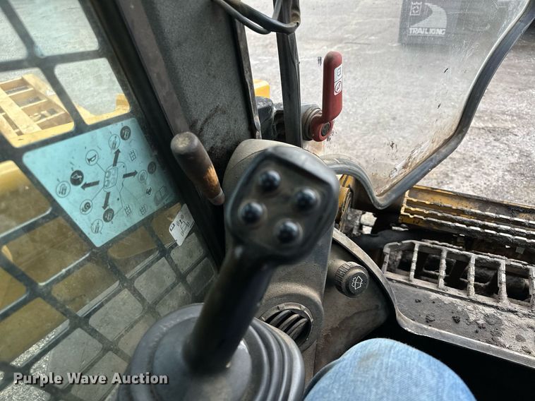 image for item MQ9370 2019 Caterpillar 246D  skid steer loader