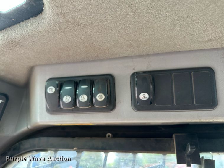 image for item MQ9370 2019 Caterpillar 246D  skid steer loader