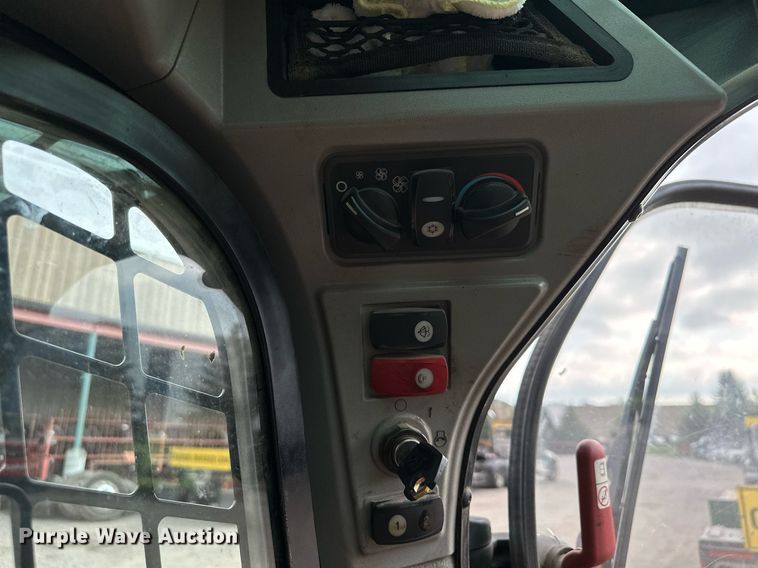 image for item MQ9370 2019 Caterpillar 246D  skid steer loader