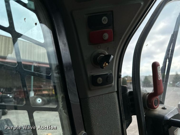 image for item MQ9370 2019 Caterpillar 246D  skid steer loader