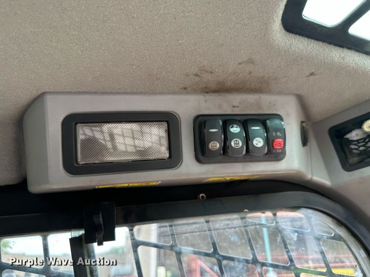 image for item MQ9370 2019 Caterpillar 246D  skid steer loader