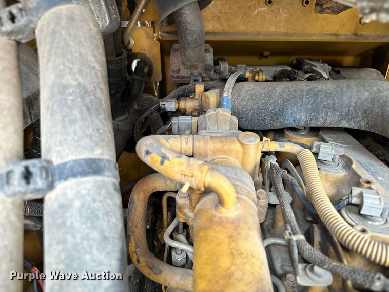 image for item MQ9370 2019 Caterpillar 246D  skid steer loader