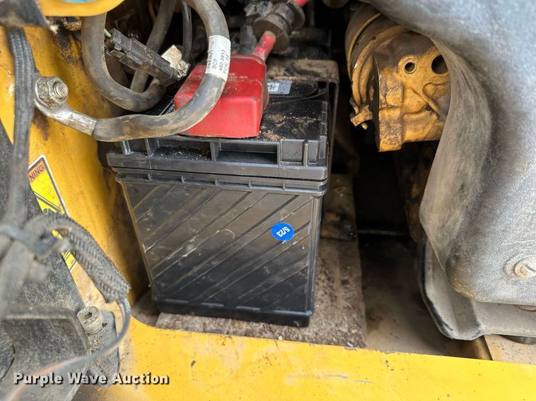 image for item MQ9370 2019 Caterpillar 246D  skid steer loader