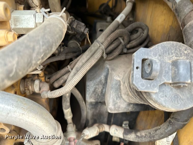 image for item MQ9370 2019 Caterpillar 246D  skid steer loader