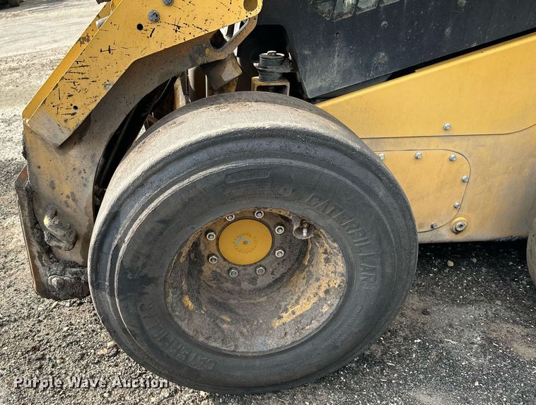 image for item MQ9370 2019 Caterpillar 246D  skid steer loader