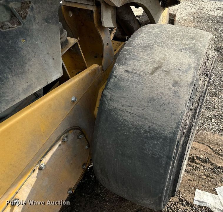 image for item MQ9370 2019 Caterpillar 246D  skid steer loader