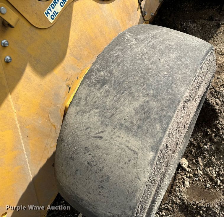 image for item MQ9370 2019 Caterpillar 246D  skid steer loader