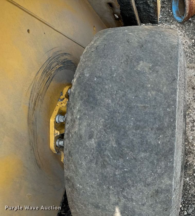 image for item MQ9370 2019 Caterpillar 246D  skid steer loader