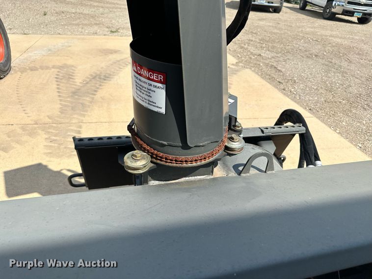 image for item MQ9382 2014 Bobcat SB240X 72  skid steer snow blower